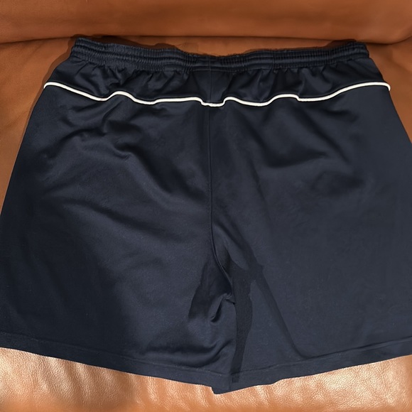 Nike XL men’s shorts. No pockets - Picture 2 of 3